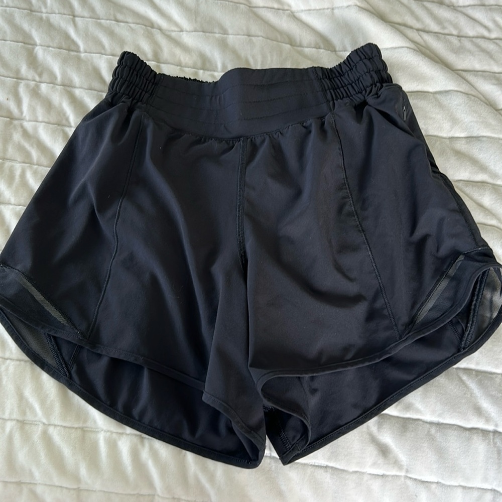 Lululemon Hotty Hot 4inch shorts